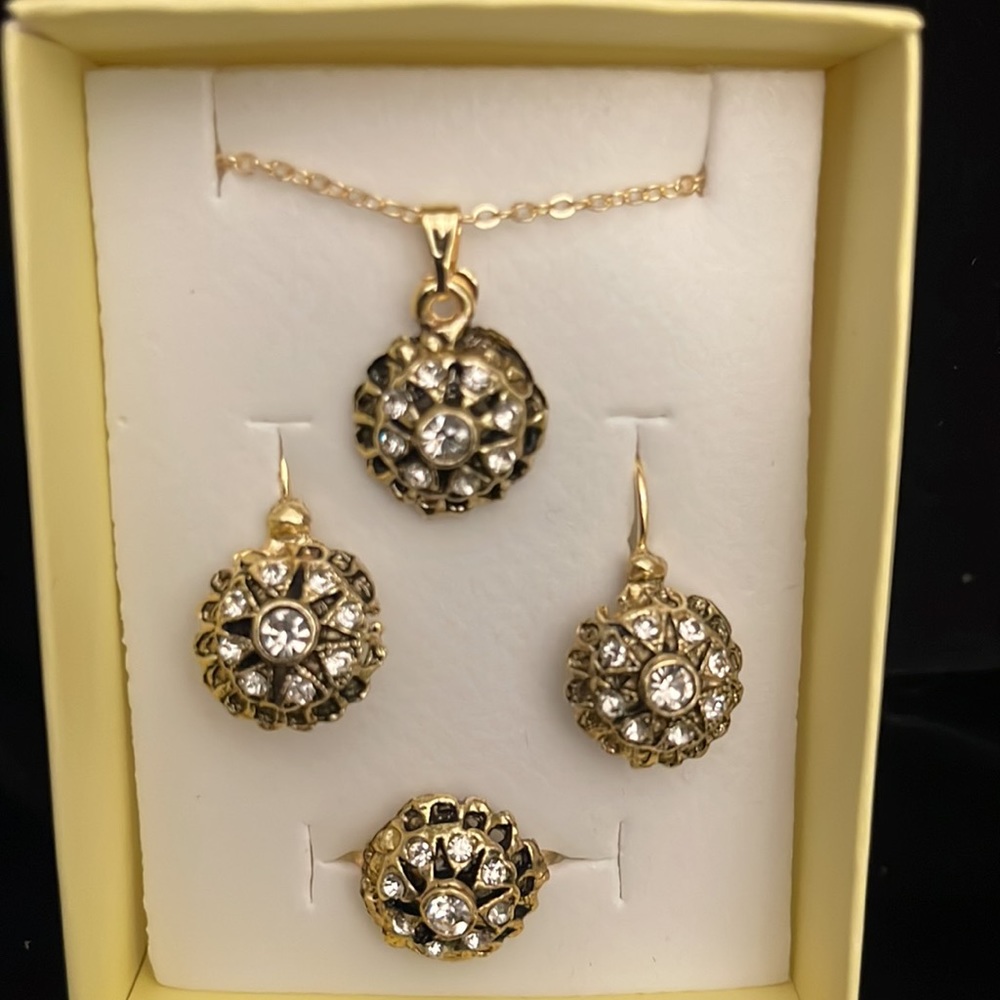 Jewelry Set - Picture 2 of 2